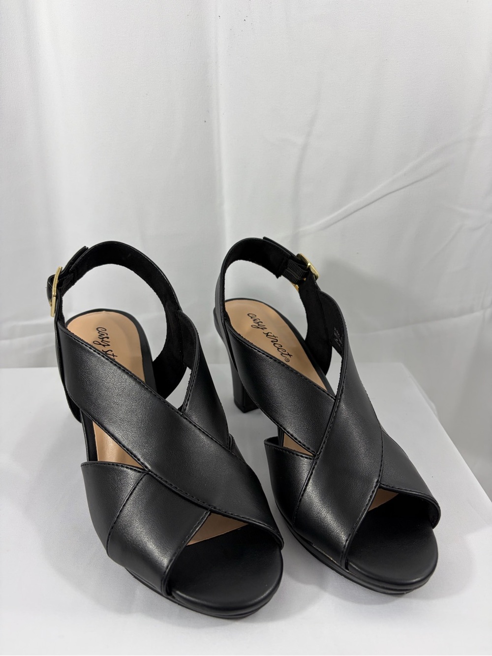 NWT Easy Street Women’s Size 6.5W Black
Crisscross Slingback Heels